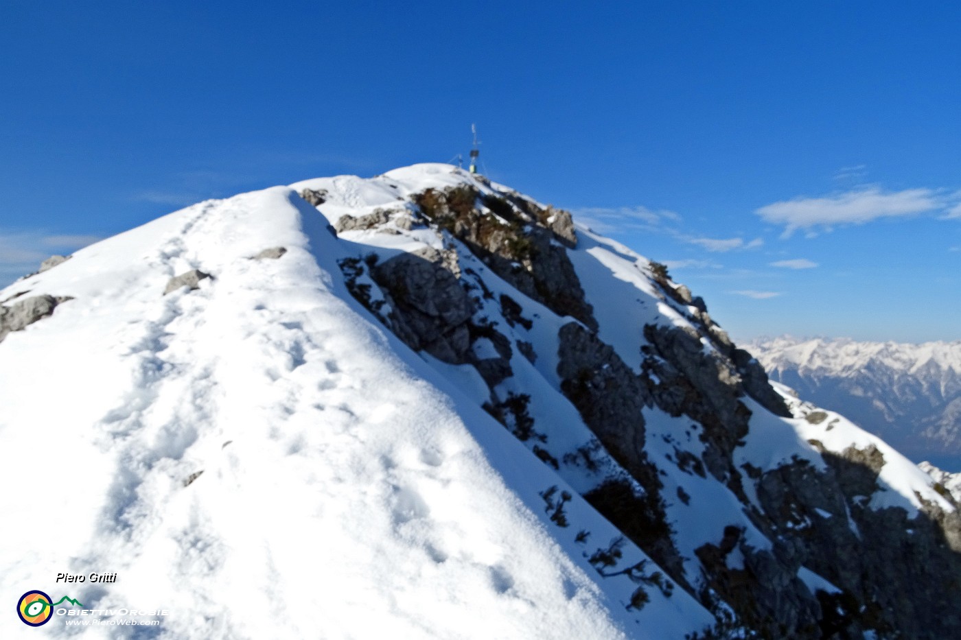 45 In ripida salita sulla cresta sud-est innevata.JPG -                                